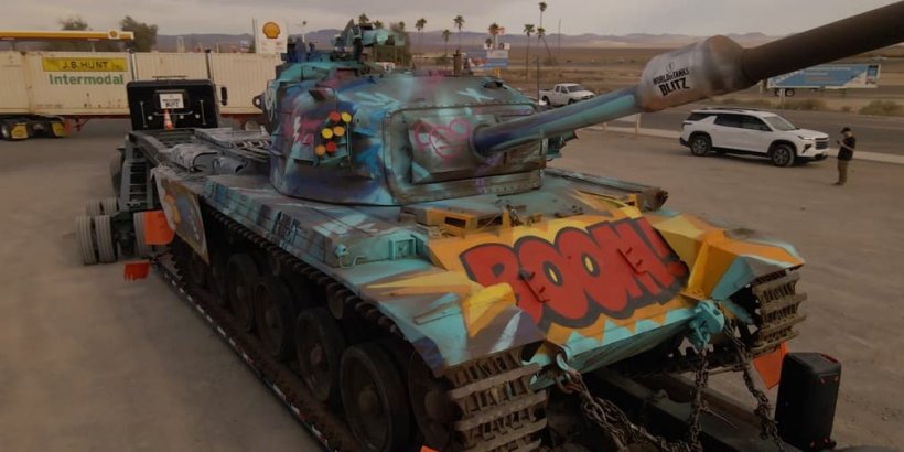 World of Tanks Blitz entra na vida real com um enorme tanque grafitado em uma jornada promocional