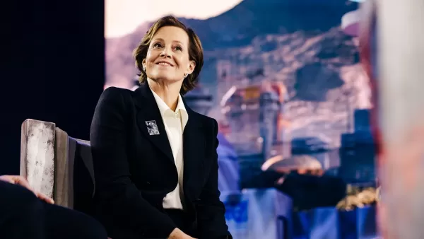 Le tisserand de Mandalorian & Grogu's Sigourney sur Grogu vole son cœur et plus - Célébration de Star Wars